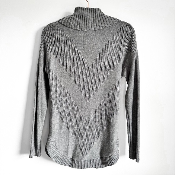 Banana Republic Gray Cowl Neck Oversized Sweater sz small - Picture 5 of 7